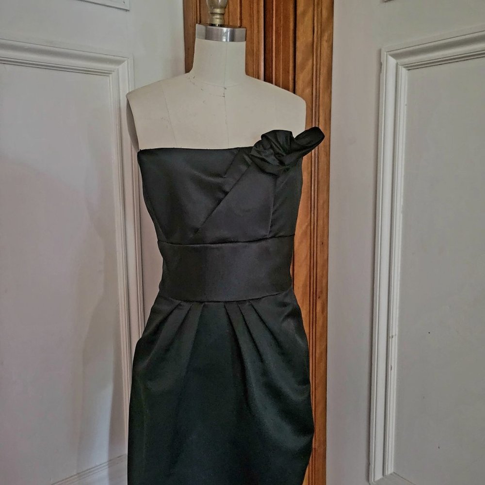 Siri "LITTLE BLACK DRESS"